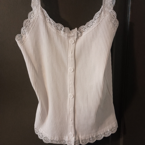 Lace Trim Button-Up Camisole in White - Picture 4 of 5